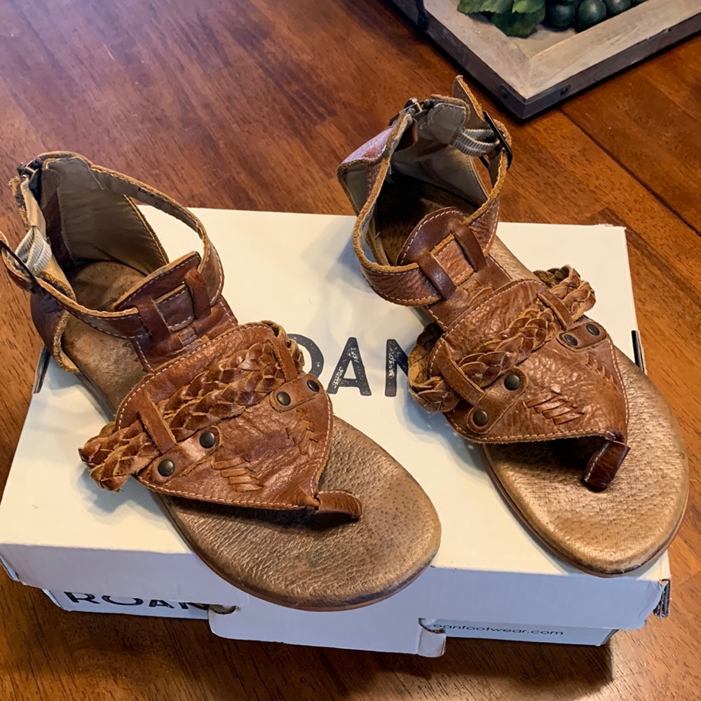 Roan Clover-Rodeo Tan sandals